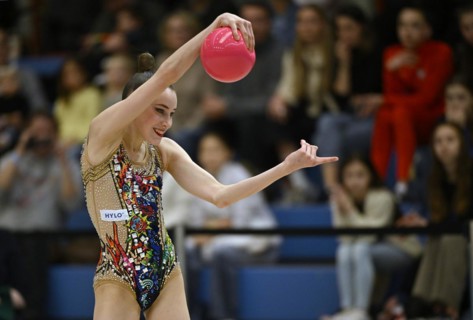 World champion Darja Varfolomeev (GER), action, ball, rhythmic gymnastics, RSG, Schmiden