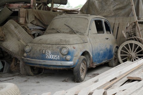 Fiat 500 in the barn, Italy, Asti, Piedmont, Italy, Europe