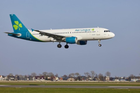 Aer Lingus Airbus A320-214 with registration EI-DEF approaching the Polderbaan, Amsterdam Schiphol