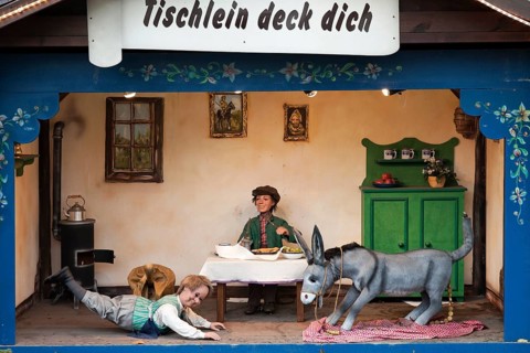 Lay the table Fairy tale by the Brothers Grimm