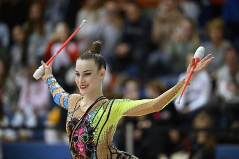 World champion Darja Varfolomeev (GER), action, clubs, rhythmic gymnastics, RSG, Schmiden