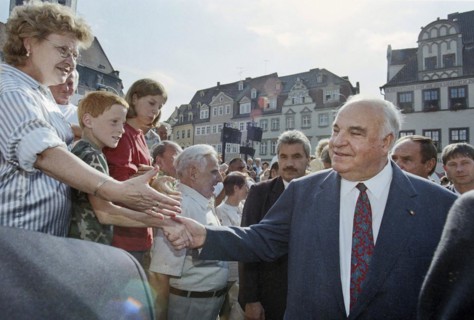 Federal Chancellor Helmut Kohl greets CDU party supporters on the market square in Naumburg in