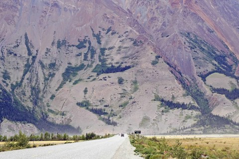 Highway leads towards barren mountains, wilderness, Kluane Lake, Alaska Highway, Yukon Territory,
