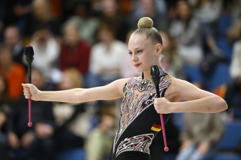 Alina Ott (GER), action, clubs, rhythmic gymnastics, RSG, Schmiden International 2024, Fellbach,