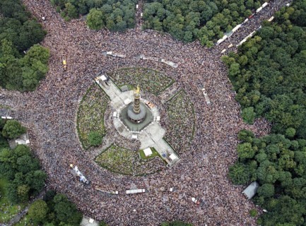 Aerial view of the Victory Column during the Love Parade. Under the motto One World one Future,