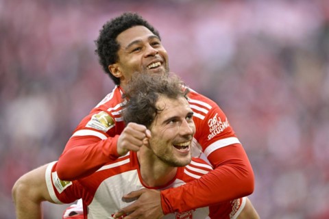 Goal celebration Serge Gnabry FC Bayern Muenchen FCB (07) Leon Goretzka FC Bayern Muenchen FCB