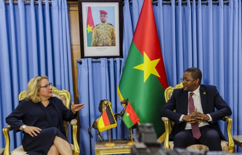 Svenja Schulze (SPD), Federal Minister for Economic Cooperation and Development, and Karamoko Jean
