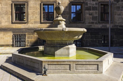 Town hall fountain, also known as the Hietzig fountain, between the town hall and the Kreuzkirche