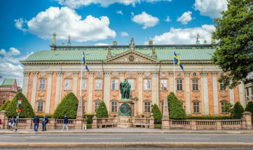 Exterior view of the Riddarhuset and bronze statue of Gustaf Eriksson Vasa by Pierre Hubert