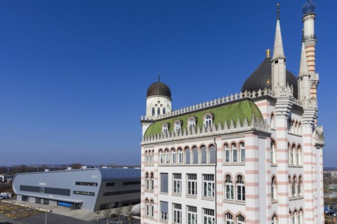 Construction of the Yenidze cigarette factory at Weisseritzstrasse 3 in Friedrichstadt began in