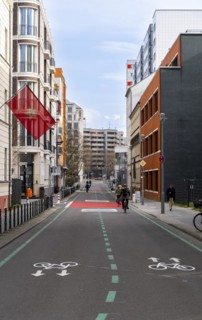 Symbolic photo on the subject of bicycle lanes in Berlin, Niederwallstrasse and Hausvogteiplatz,
