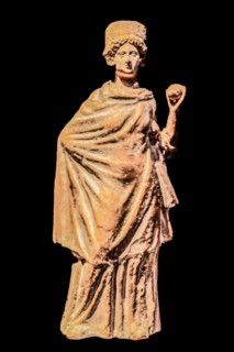 Tanagrin, female figures wearing a chiton and a cloak and with elaborate hairstyles, burial
