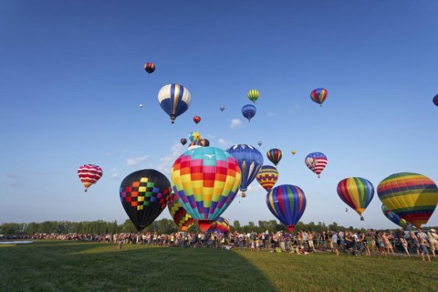 Hot-air balloons, Ballooning Festival, Saint-Jean-sur-Richelieu, Quebec Province, Canada, North
