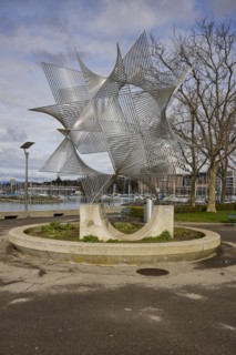 Art object Ouverture au Monde by the artist Angel Duarte in the Ouchy neighbourhood, Lausanne,