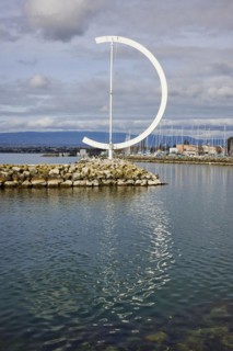 Large, semi-circular wind vane Eole, a sculpture by the artist Clelia Bettua within the harbour of