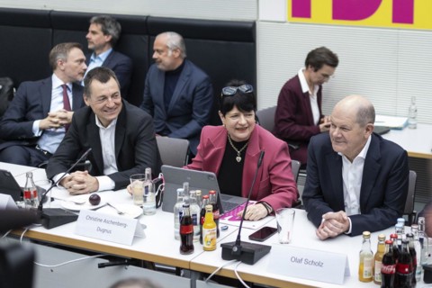 Olaf Scholz (SPD), Federal Chancellor, with Christine Aschenberg-Dugnus (FDP) and Torsten Herbst