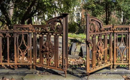 Rusty grave fences, Kirchof 1 of the Evangelische Georgen-Parochialgemeinde, Greisfswalder Strasse,