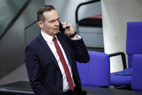 Volker Wissing, Federal Minister of Transport and Digital Affairs, on the phone shortly in front of
