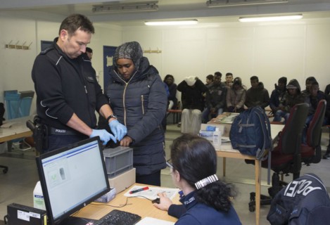 Refugees are registered and recorded by the Federal Police in Rosenheim. A Federal Police officer