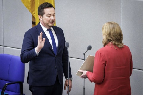 Uli Groetsch during his oath-taking for the office of Police Commissioner in the plenary session of