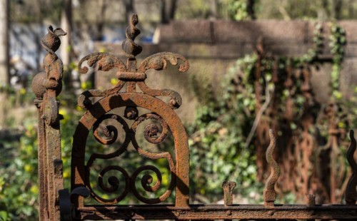 Rusty grave fences, Kirchof 1 of the Evangelische Georgen-Parochialgemeinde, Greisfswalder Strasse,