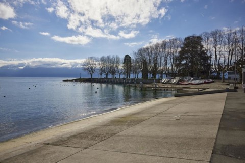 Shallow access to Lake Geneva and small jetties for pedal boats and rowing boats in the Ouchy