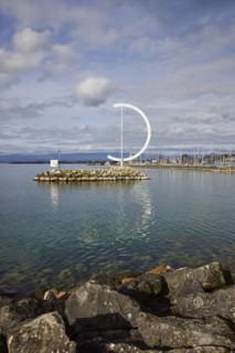Large, semi-circular wind vane Eole, a sculpture by the artist Clelia Bettua on a small island in