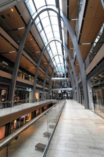 Europa Passage, Ballindamm, Empty shopping centre with modern roof construction and minimalist