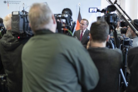 Boris Pistorius (SPD), Federal Minister of the Interior in conversation with media representatives