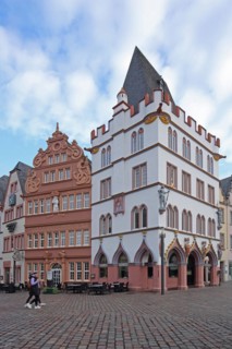 Red House with Tail Gable and Steipe House built in 1430 with arcade and battlements, Hauptmarkt,