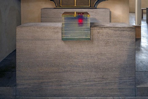 Modern glass tabernacle, St Clare's Church, Koenigstrasse 66, Nuremberg, Middle Franconia, Bavaria,