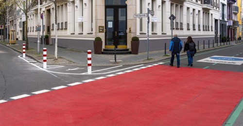 Symbolic photo on the subject of bicycle lanes in Berlin, Niederwallstrasse and Hausvogteiplatz,