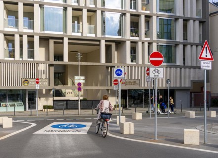 Symbolic photo on the subject of bicycle lanes in Berlin, Niederwallstrasse and Hausvogteiplatz,