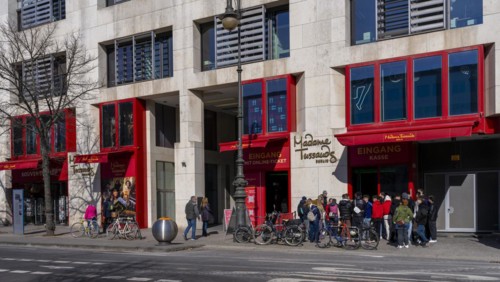 Group of tourists at the entrance to the Madame Tussauds wax museum, Unter den Linden, Berlin,