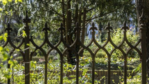 Rusty grave fences, Kirchof 1 of the Evangelische Georgen-Parochialgemeinde, Greisfswalder Strasse,