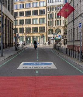 Symbolic photo on the subject of bicycle lanes in Berlin, Niederwallstrasse and Hausvogteiplatz,