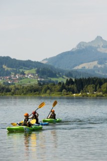 Kayaks, Lake Ammer, near Herrsching am Lake Ammer, Fuenfseenland, Upper Bavaria, Bavaria, Germany,