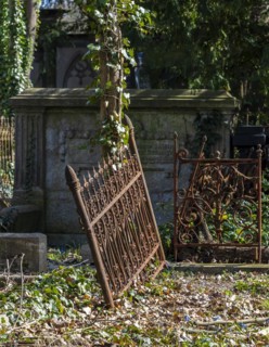 Rusty grave fences, Kirchof 1 of the Evangelische Georgen-Parochialgemeinde, Greisfswalder Strasse,