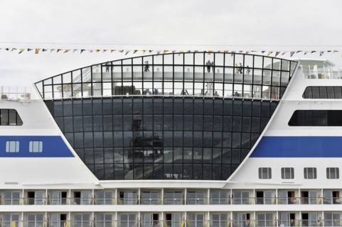 AIDAluna, cruise ship, year of construction 2009, 251, 89m long, reflection of a harbour in the