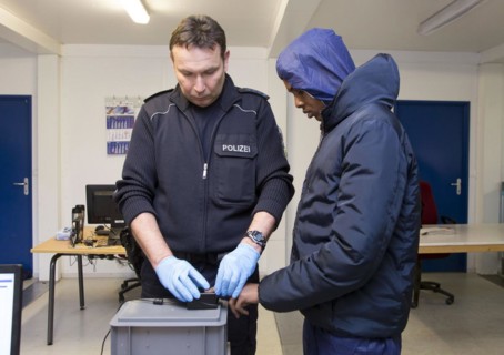 Refugees are registered and recorded by the Federal Police in Rosenheim. A Federal Police officer