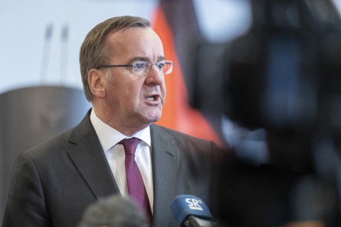 Boris Pistorius (SPD), Federal Minister of the Interior in conversation with media representatives