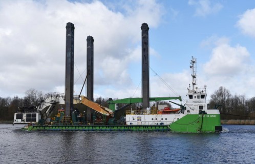 Tugboat, tugboat pulling dredger Peter The Great in the Kiel Canal, Kiel Canal, Schleswig-Holstein,