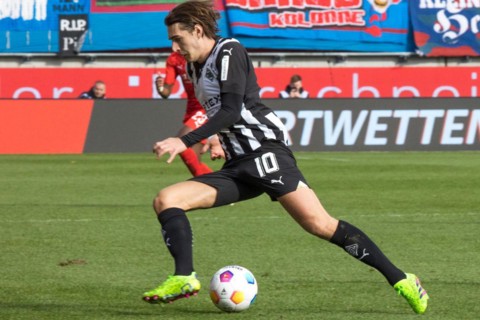 Football match, Florian NEUHAUS Borussia Moenchengladbach on the ball, Voith-Arena football