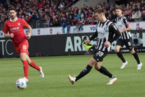 Football match, Tim KLEINDIENST 1.FC Heidenheim, left, watches as Maximilian WOeBER Borussia