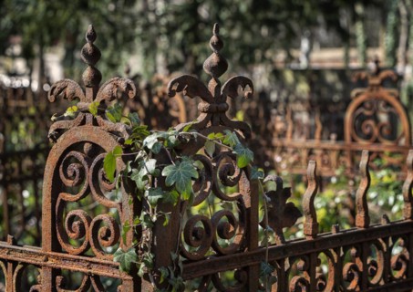 Rusty grave fences, Kirchof 1 of the Evangelische Georgen-Parochialgemeinde, Greisfswalder Strasse,