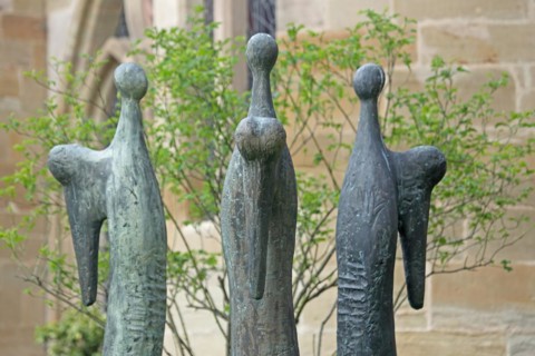 Sculpture Three Angels by Ernst Steinacker 1993, modern art, bronze, inner courtyard, cloister,