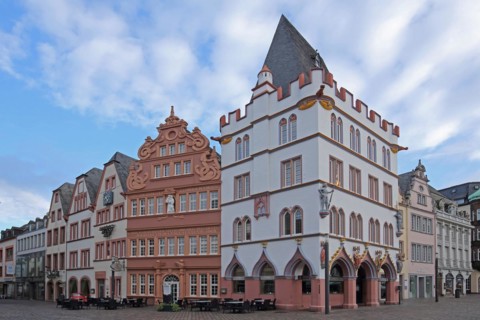 Red House with Tail Gable and Steipe House built in 1430 with arcade and battlements, Hauptmarkt,