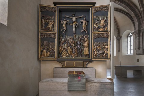 Glass tabernacle and the cross altar from 1517 in St Clare's Church, Koenigstrasse 66, Nuremberg,