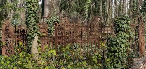 Rusty grave fences, Kirchof 1 of the Evangelische Georgen-Parochialgemeinde, Greisfswalder Strasse,