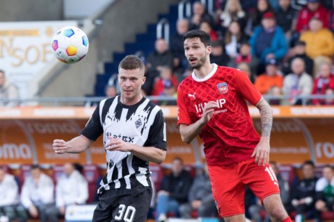Football match, Tim KLEINDIENST 1.FC Heidenheim right and Nico ELVEDI Borussia Moenchengladbach